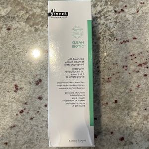 dr. Brandt Clean Biotic pH-balanced yogurt cleanser with chlorophyll